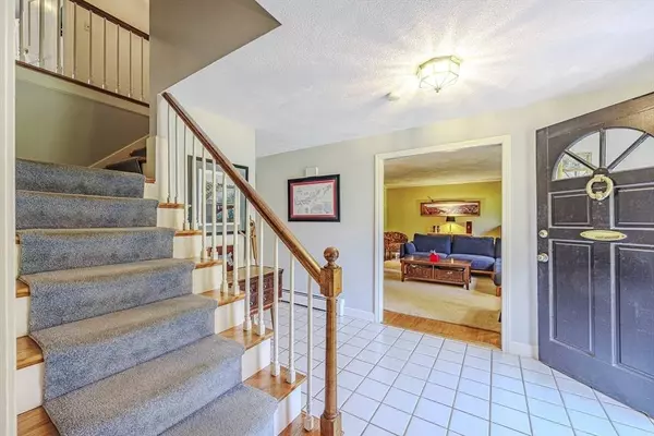 23 Willow Ridge Rd, North Andover, MA 01845