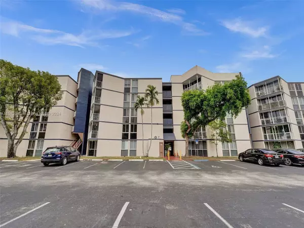 6955 NW 186th St #F503, Hialeah, FL 33015