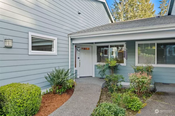 91 E Soderberg RD #C-8, Allyn, WA 98524