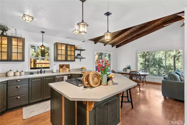 1112 Lion LN, Frazier Park, CA 93225