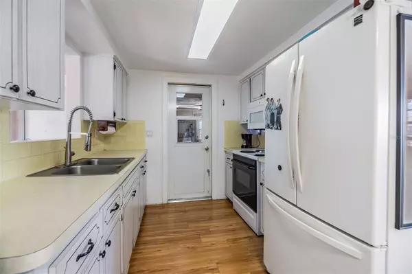 5614 SAREN DR, New Port Richey, FL 34652