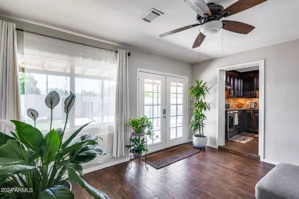 9145 E VINE Avenue, Mesa, AZ 85208