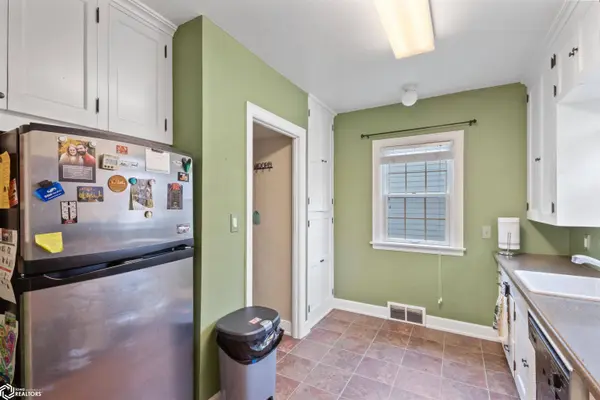 1033 W State St, Mason City, IA 50401