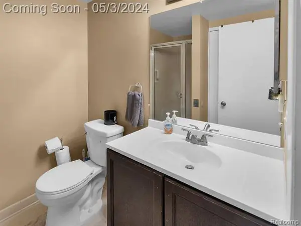 29860 W 12 MILE Road 608, Farmington Hills, MI 48334