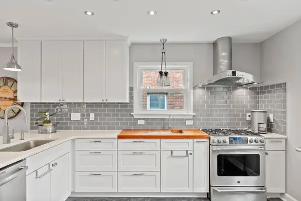 6075 N Lydell, Whitefish Bay, WI 53217