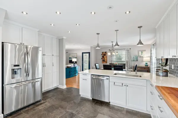 6075 N Lydell, Whitefish Bay, WI 53217