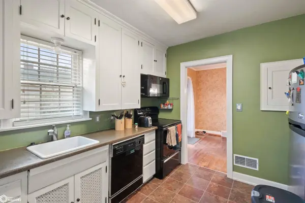 1033 W State St, Mason City, IA 50401