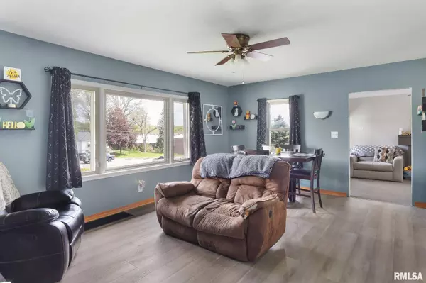 1375 KIMBERLY RD, Davenport, IA 52806