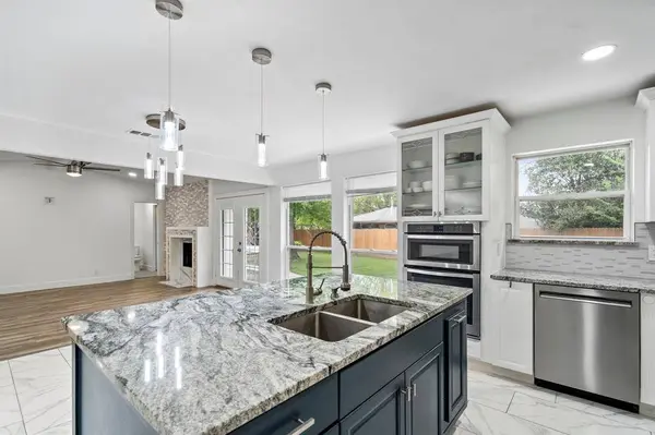 1725 Aberdeen Drive, Arlington, TX 76015