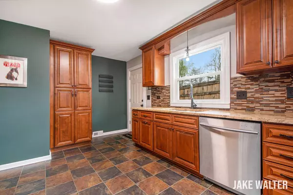 1006 Covell NW Avenue, Grand Rapids, MI 49504