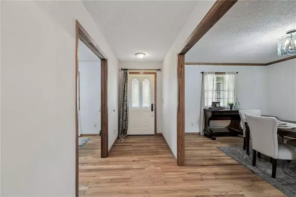 1004 SW Stoney Point DR, Grain Valley, MO 64029