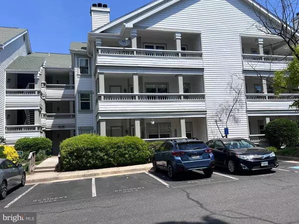 4405 FAIR STONE DR #201, Fairfax, VA 22033