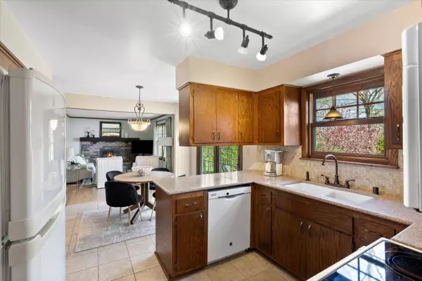 3124 W Joliet, Mequon, WI 53092