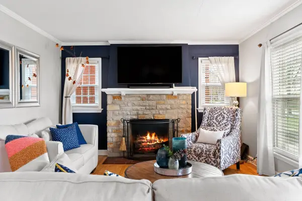 6075 N Lydell, Whitefish Bay, WI 53217