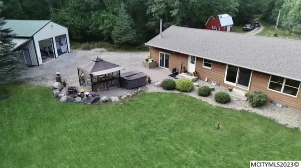 19343 A 220TH St, Mason City, IA 50401