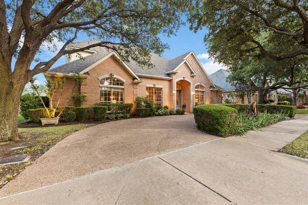 2404 Clearspring Drive S, Irving, TX 75063