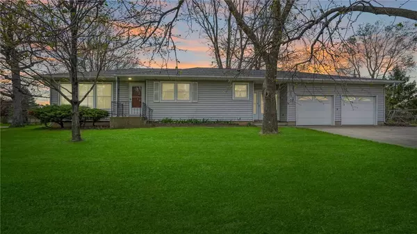 495 S Troy Road, Robins, IA 52328