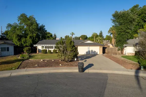 2100 S Jacob Street, Visalia, CA 93277