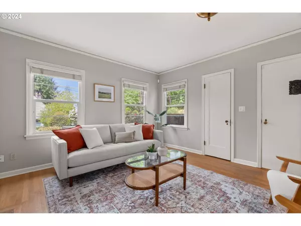 2212 SW TAYLORS FERRY RD, Portland, OR 97219