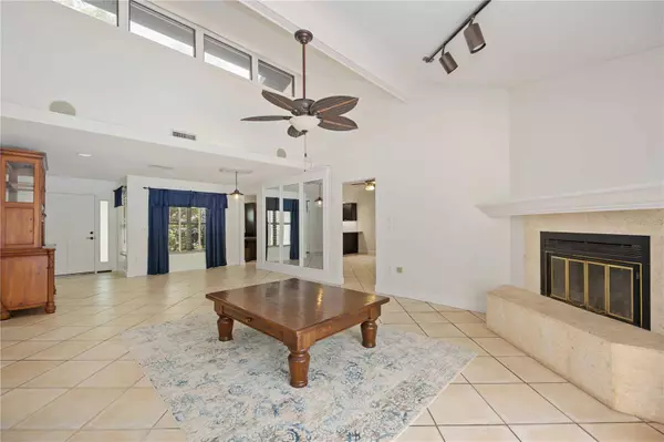 4822 WILD DOVE LN, Sarasota, FL 34232