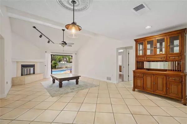 4822 WILD DOVE LN, Sarasota, FL 34232