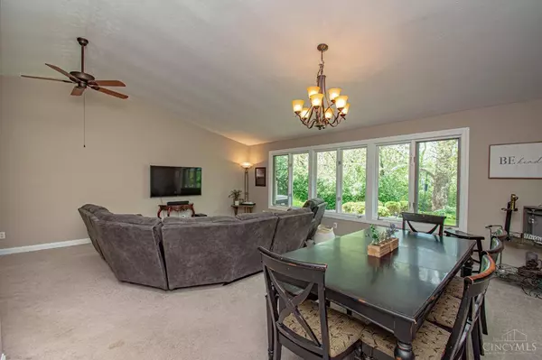 855 Watkins Glen Dr, Centerville, OH 45458