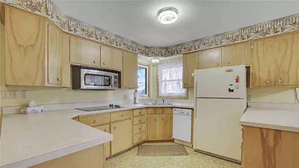 495 S Troy Road, Robins, IA 52328