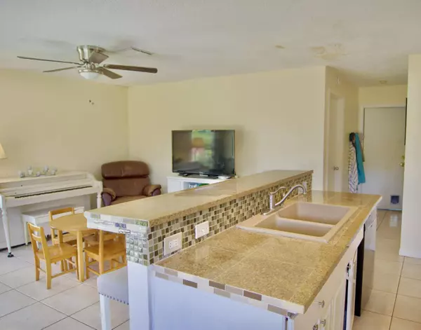 1043 Aspri WAY, Riviera Beach, FL 33418