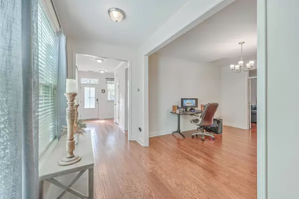 255 Palmetto Walk Dr, Summerville, SC 29486