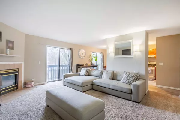 2350 South ST #B, Elgin, IL 60123