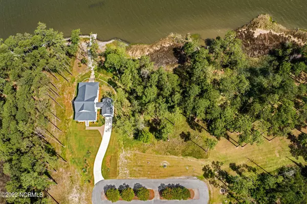 261 Oyster Point Road, Oriental, NC 28571