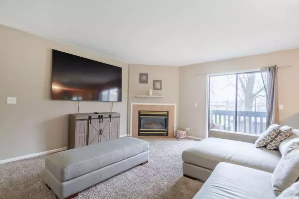 2350 South ST #B, Elgin, IL 60123