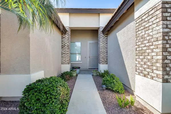 8805 W PALMAIRE Avenue, Glendale, AZ 85305