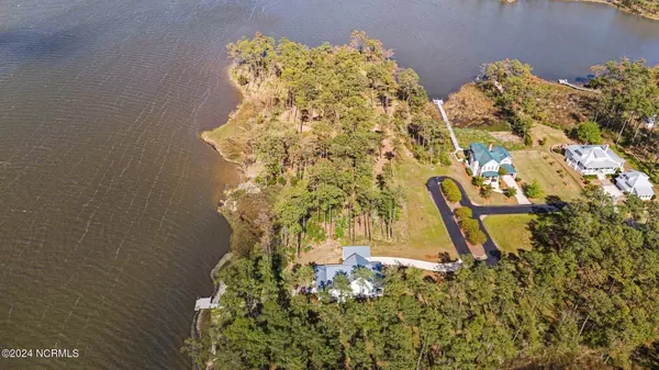 261 Oyster Point Road, Oriental, NC 28571