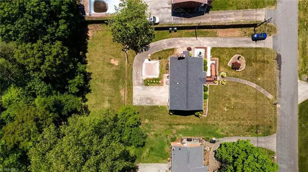 4371 Winnabow RD, Winston Salem, NC 27105