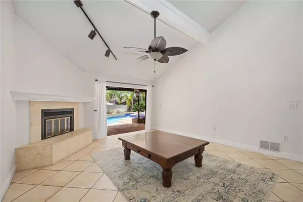 4822 WILD DOVE LN, Sarasota, FL 34232