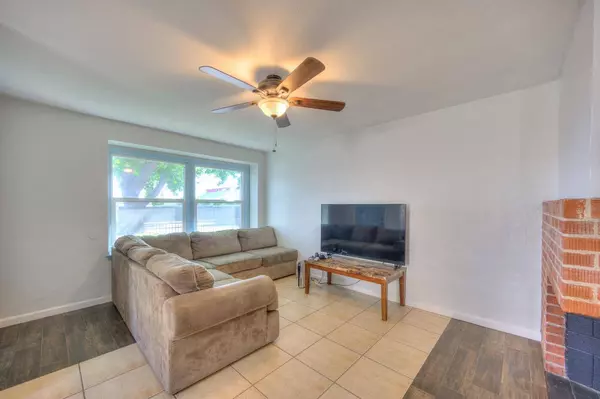 1825 E Cambridge Avenue, Fresno, CA 93703