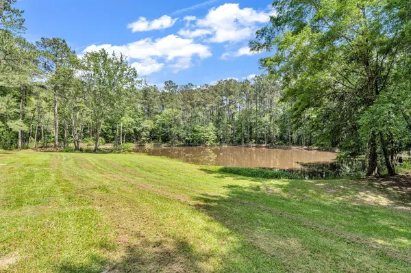 82 Powers Dr, Laurel, MS 39443