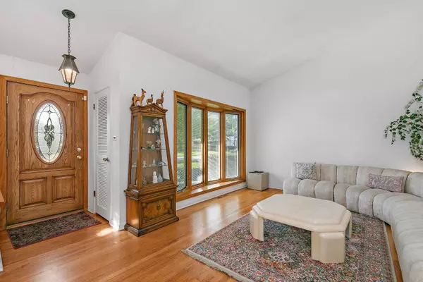 393 E Park AVE, Elmhurst, IL 60126