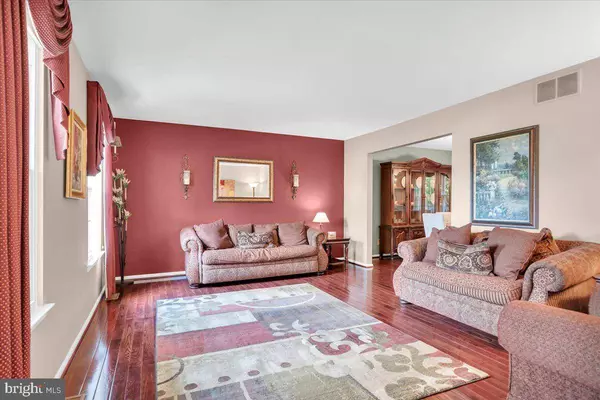 10 SADDLER DR, Medford, NJ 08055