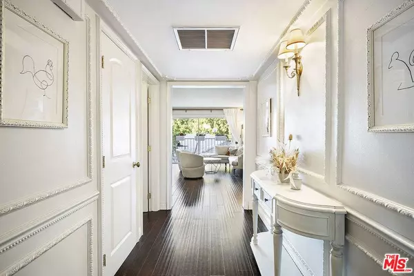 434 S Canon DR #302, Beverly Hills, CA 90212