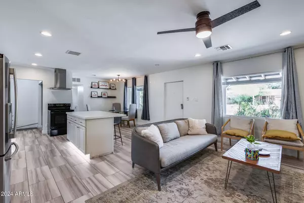 2016 N 38TH Street, Phoenix, AZ 85008