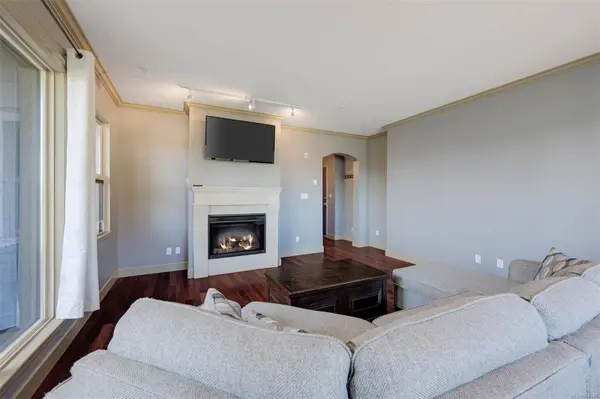 1642 McKenzie Ave #216, Saanich, BC V8N 0A3