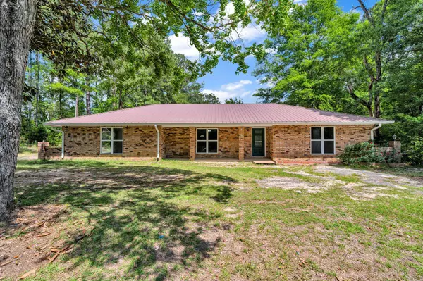 82 Powers Dr, Laurel, MS 39443