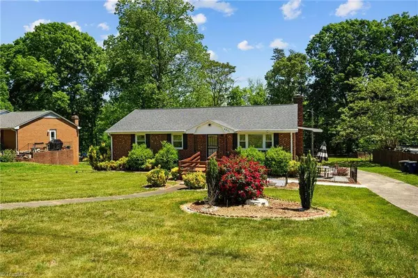 4371 Winnabow RD, Winston Salem, NC 27105