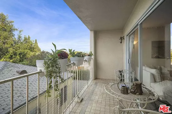 434 S Canon DR #302, Beverly Hills, CA 90212