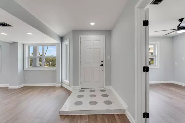 165 Shoreline Drive, Mary Esther, FL 32569