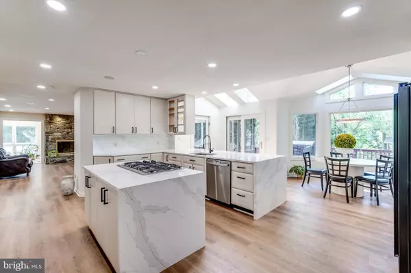 11304 CROSSING GLEN CT, Potomac, MD 20854