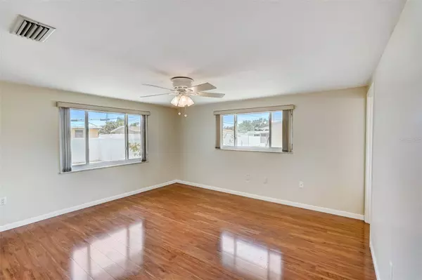 31 YOUNG AVE, Englewood, FL 34223