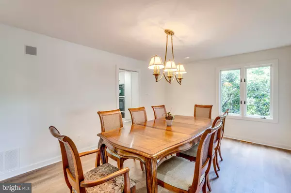 11304 CROSSING GLEN CT, Potomac, MD 20854